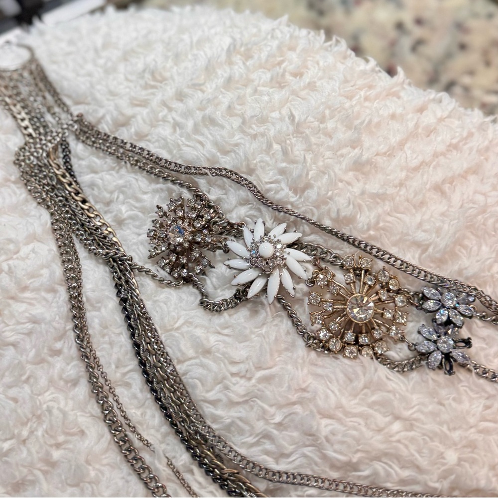 Stella Dot Elegant Silver and White Floral Collar Statement Necklace